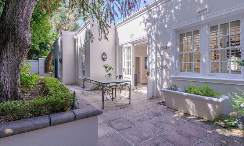 5 Bedroom Property for Sale in Constantia Upper Western Cape